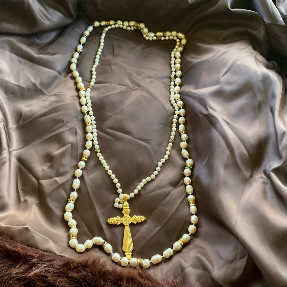 Source Unknown Gold and Cream Beaded Cross Necklace
